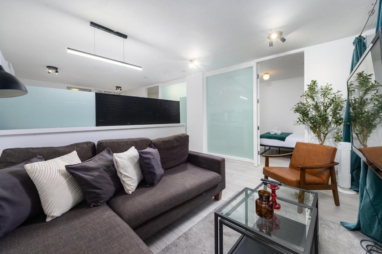 2 BDRM Contemporary Central London Apartment - 4