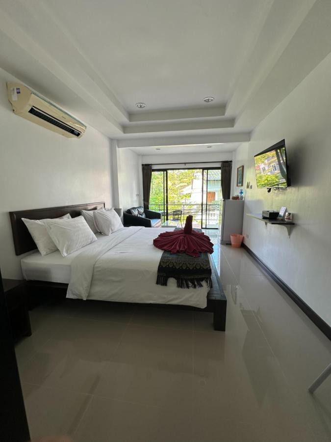 The Seashore Kamala Service Apartment — quarto