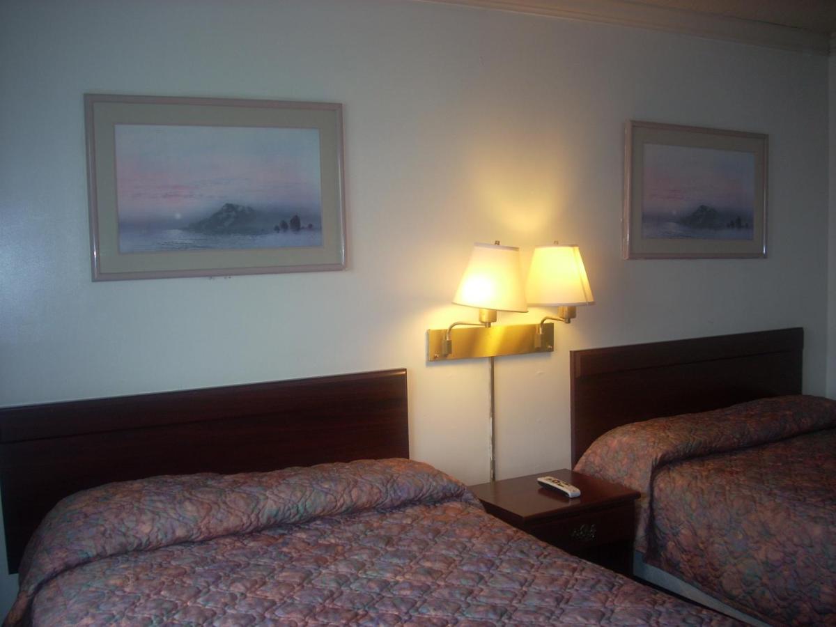 Econo Inn — photo 20
