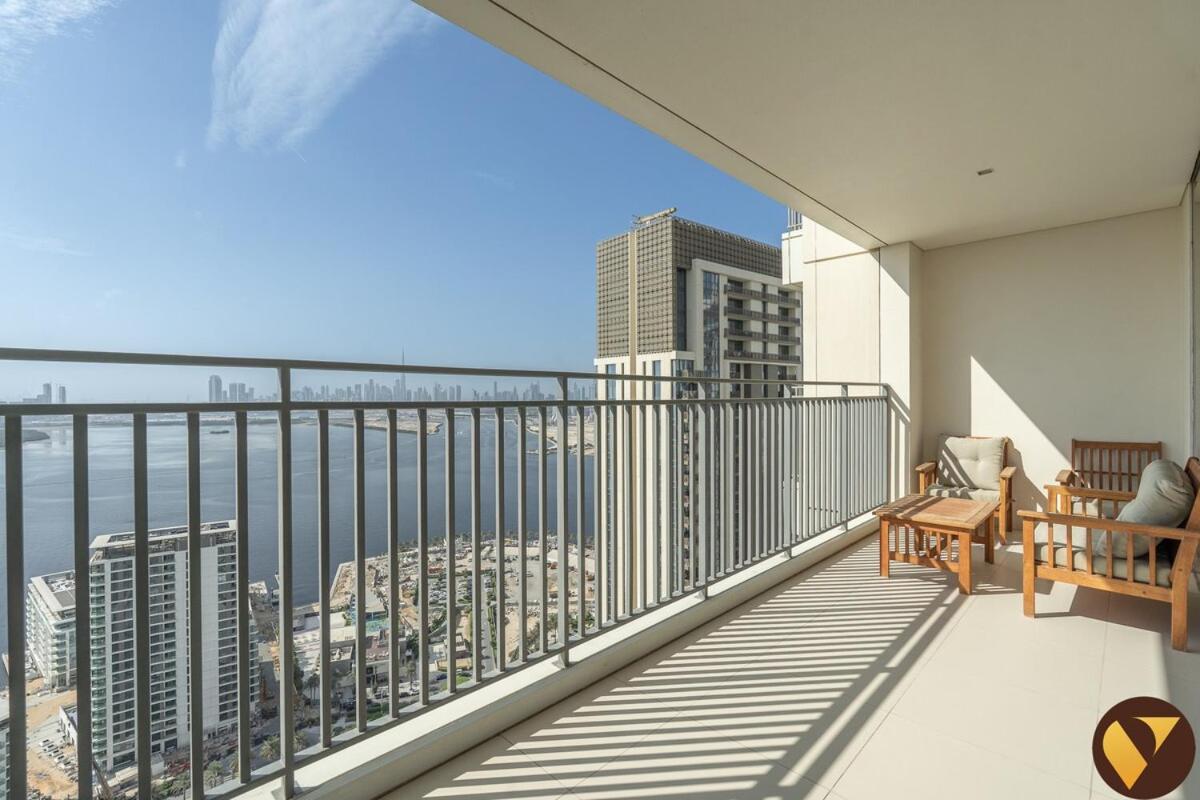 Vogue Vacation Homes, Creek Harbour Icon Bay Waterfront Living Close to Downtown, Burj Khalifa and Dubai Mall, Three Bedroom Apartment with Large Balcony, Canal and Burj Khalifa View, Access to all Amenities - 3