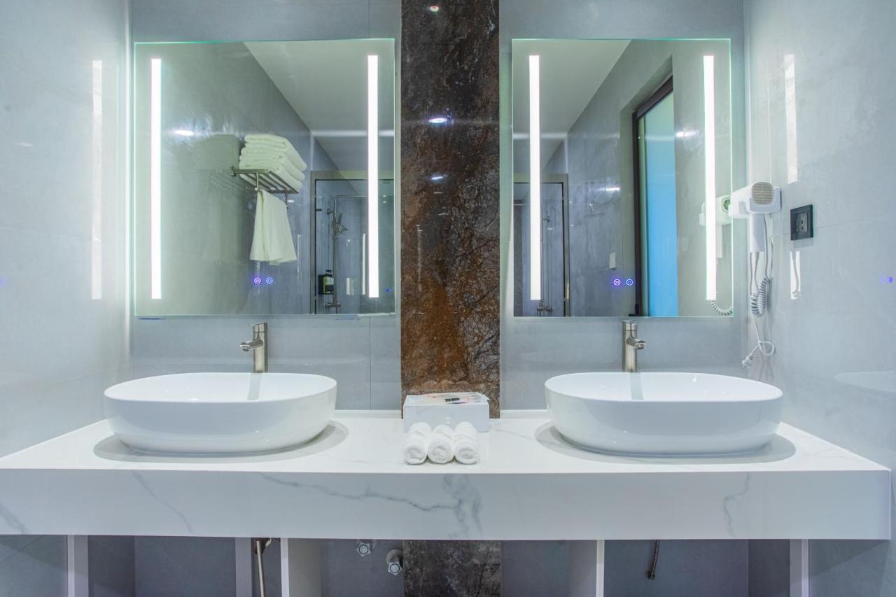 Lonuhiri at Dhigurah - 3