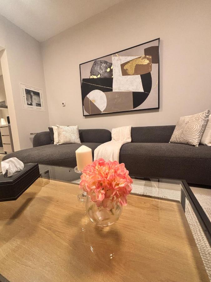 Bright 1BR Yas Island Near F1 & Ferrari World - 2