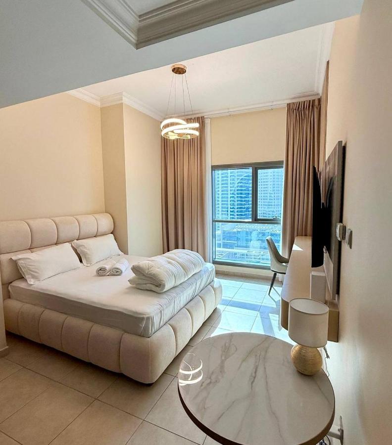 Dubai Marina 5 min to the beach