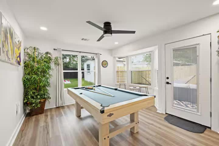 Minutes to Downtown -Fire Pit Pool Table Breakfast - 2
