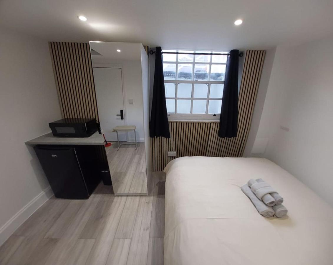 Borough Market 5 minutes walk - 4