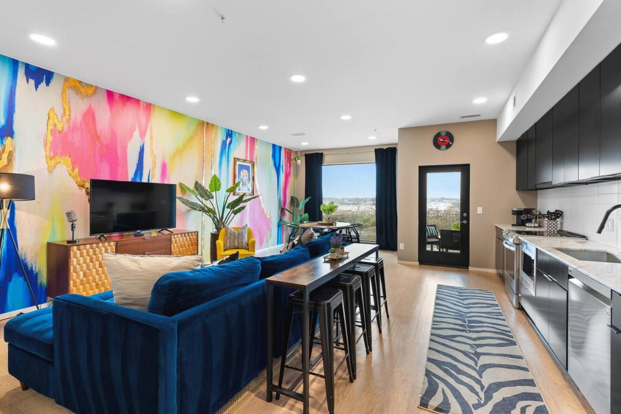 Riverfront Luxury - Walk to Downtown Broadway, Private Patio - 2