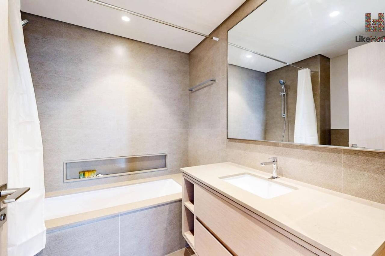 NEXT TO BURJ AND DUBAI MALL 2 BR BEST LOCATION - 3