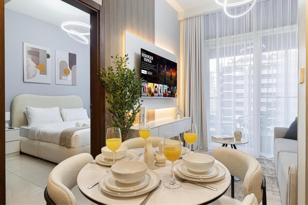 Stunning Canal View 1BR Apartment Burj Khalifa And Dubai Mall 10 Min Walk Ideal for Up to 4 Guests - 5