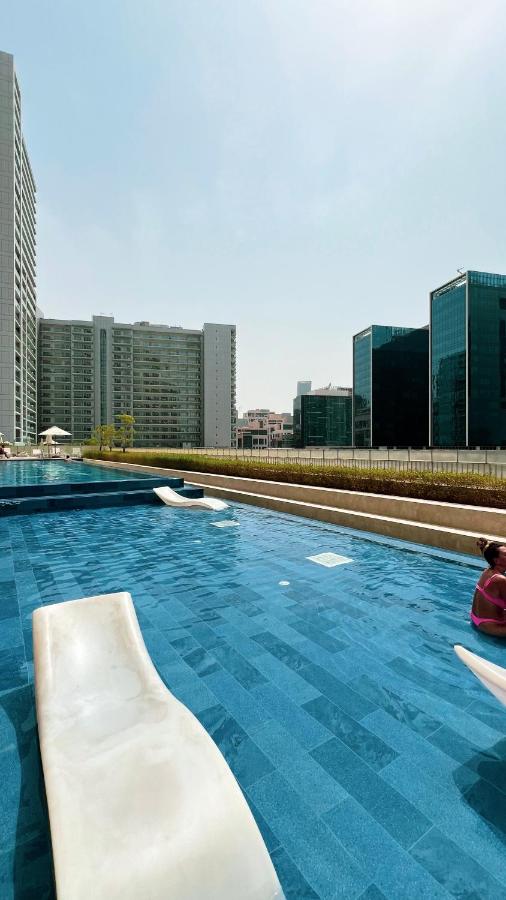 Stunning Canal View 1BR Apartment Burj Khalifa And Dubai Mall 10 Min Walk Ideal for Up to 4 Guests - 4