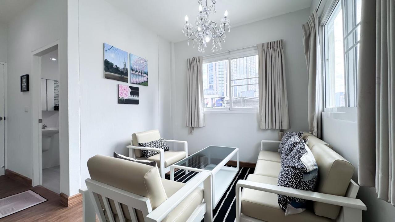 Blissful Heaven Residence at BTS Phromphong Emdistrict Shopping Area - 4