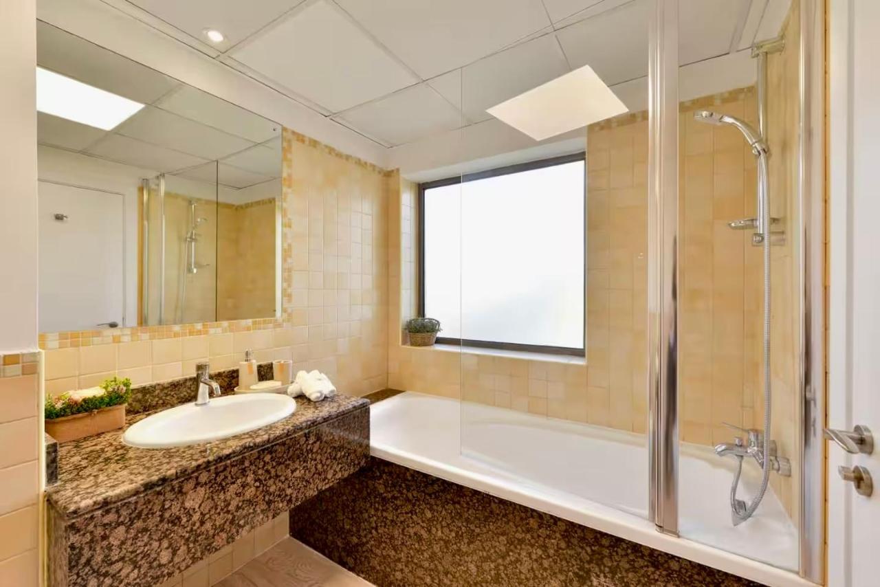 JBR Premium Shared Hostel with Sea View - 3