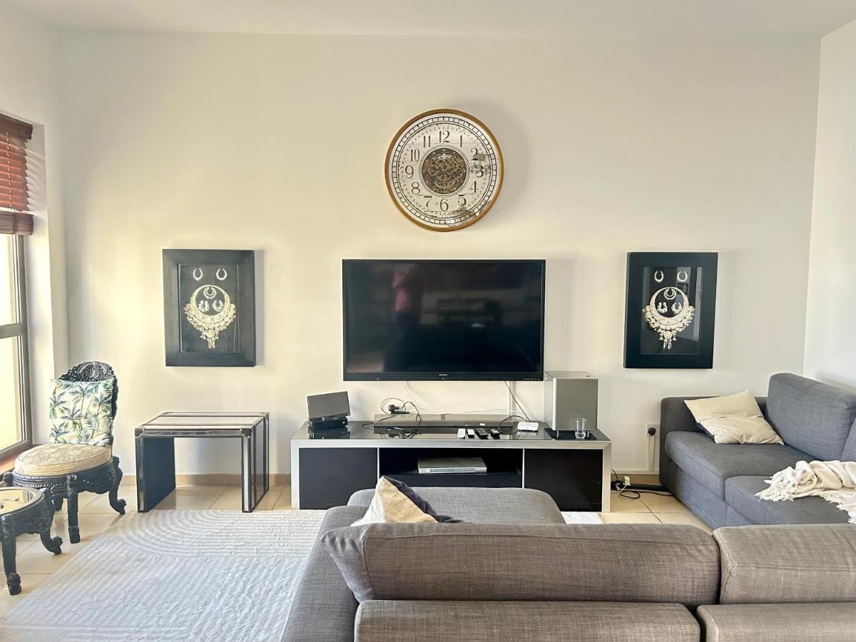 JBR Premium Shared Hostel with Sea View - 5