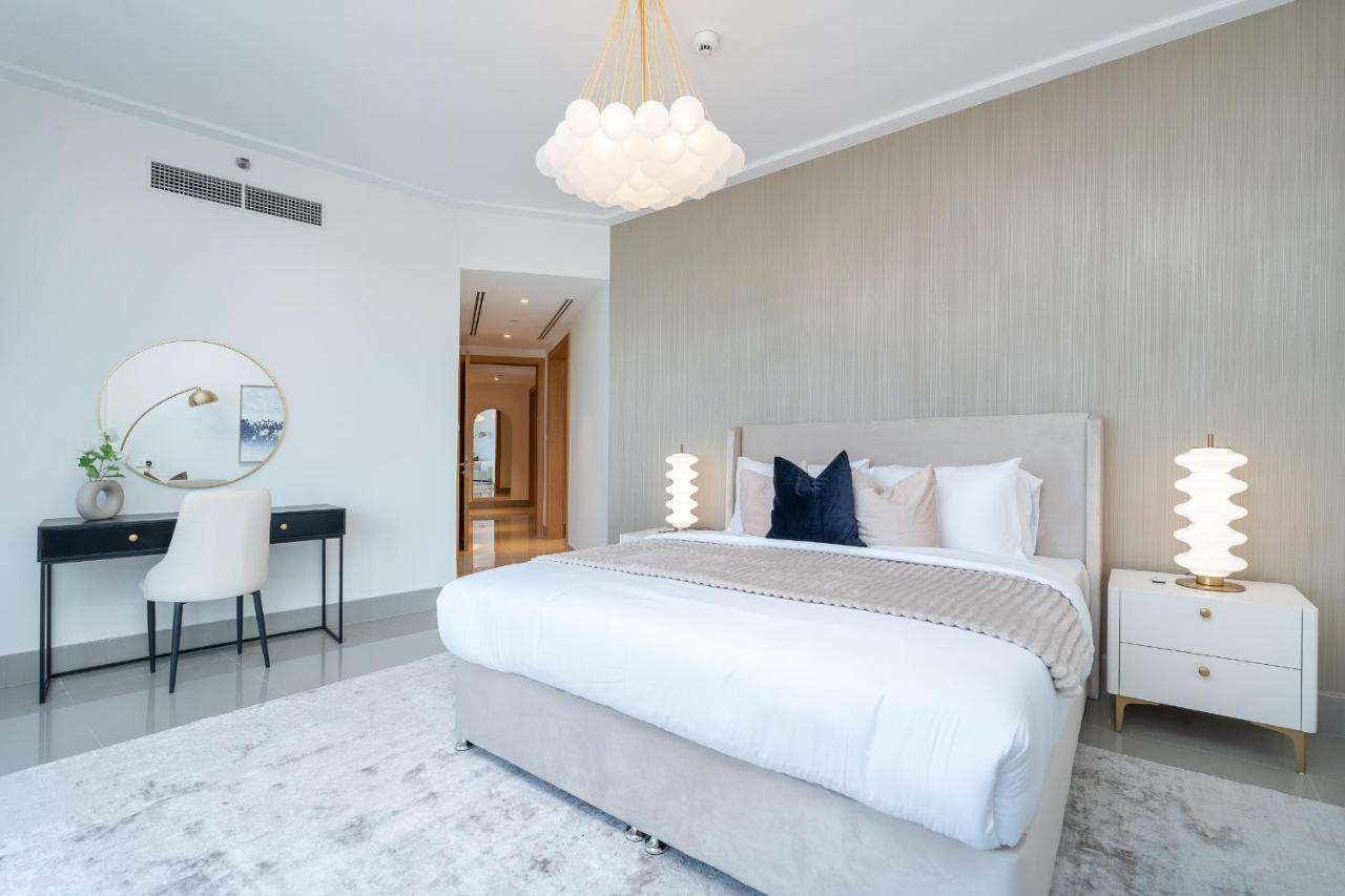 Vogue Vacation Homes, Downtown Opera Grand near Burj Khalifa and Dubai Mall, Two Bedroom Apartment with Large Balcony and Access to all Amenities - 5