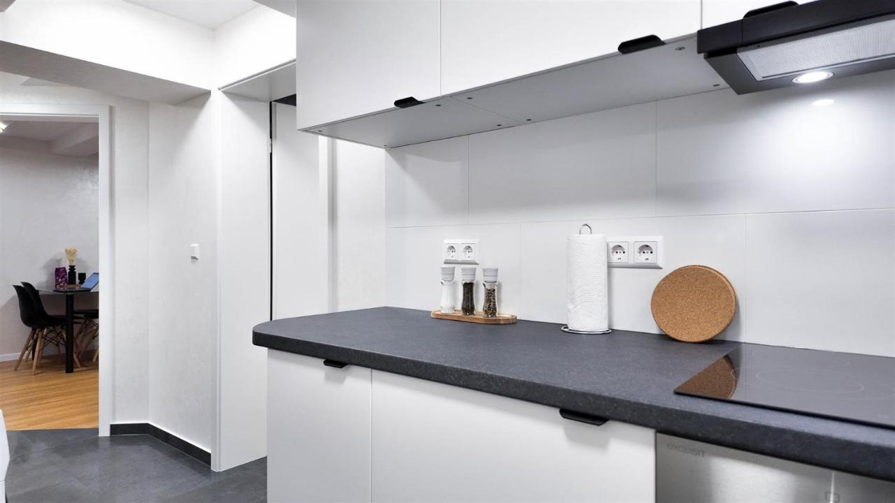 ALFA Stuttgart 2Z-Apartment 4 Betten SmartTV WLAN nahe Wasen Daimler l Bad & Küche l 2BR 4 beds kitchen bathroom