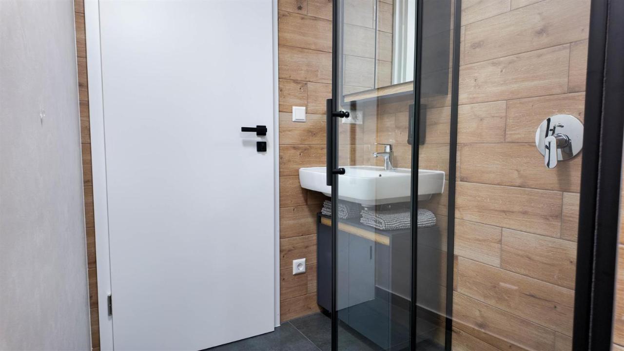 ALFA Stuttgart 2Z-Apartment 4 Betten SmartTV WLAN nahe Wasen Daimler l Bad & Küche l 2BR 4 beds kitchen bathroom