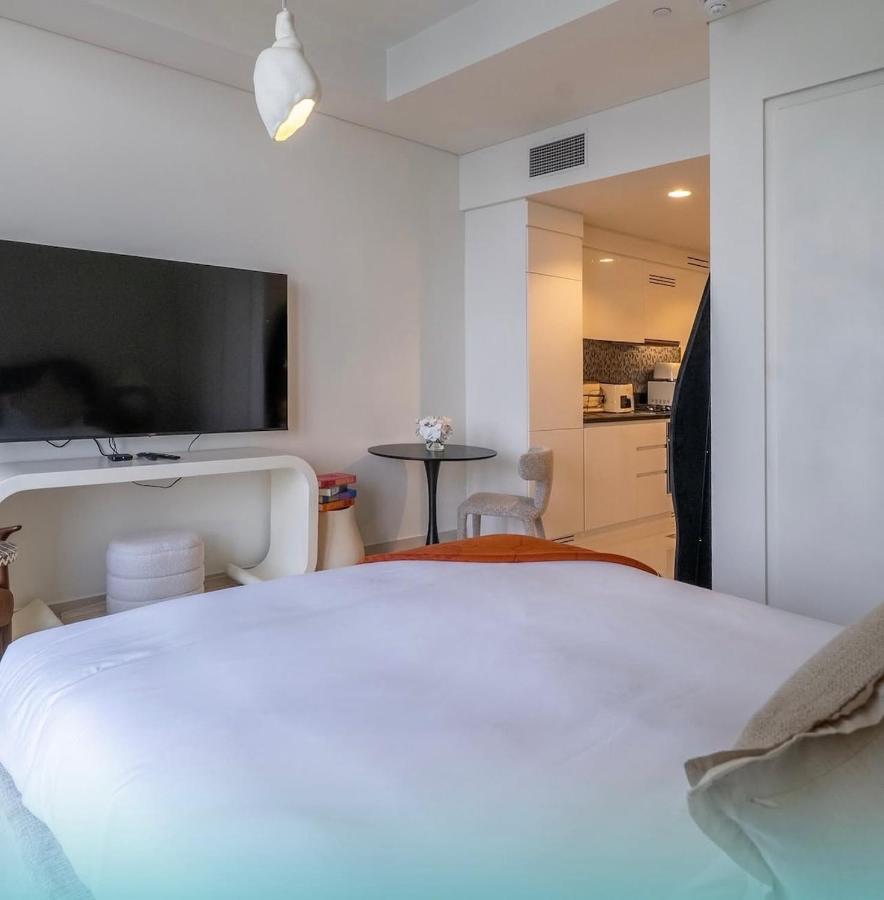 Luxury Studio With Pool View Near Burj Khalifa - 4