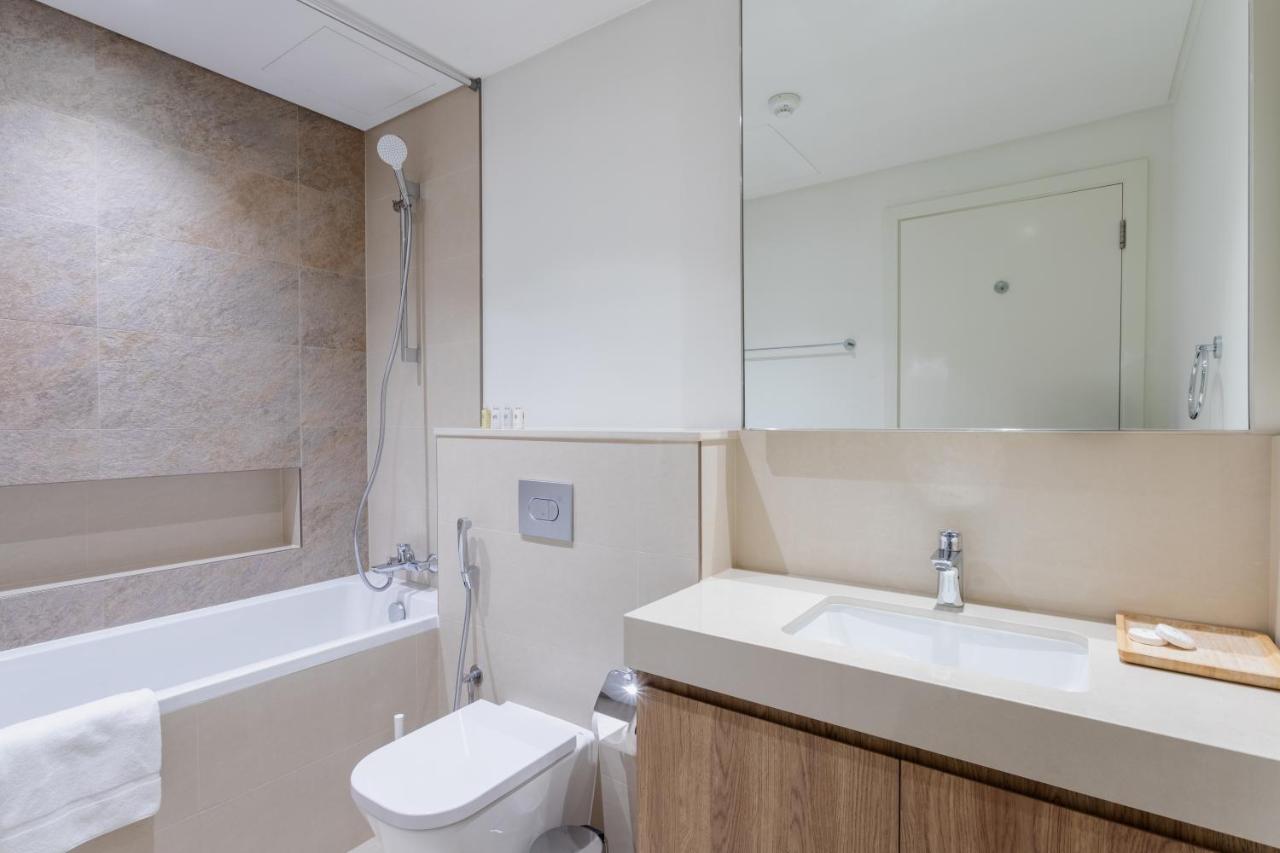 Vacationer Holiday Homes l 1 Bedroom Apartment l Close to Burj Khalifa l Pool Access & Free Wi-Fi - 3