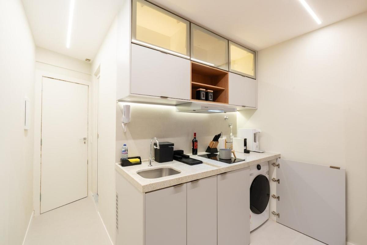 Designer apt Steps from Copacana Beach - 2