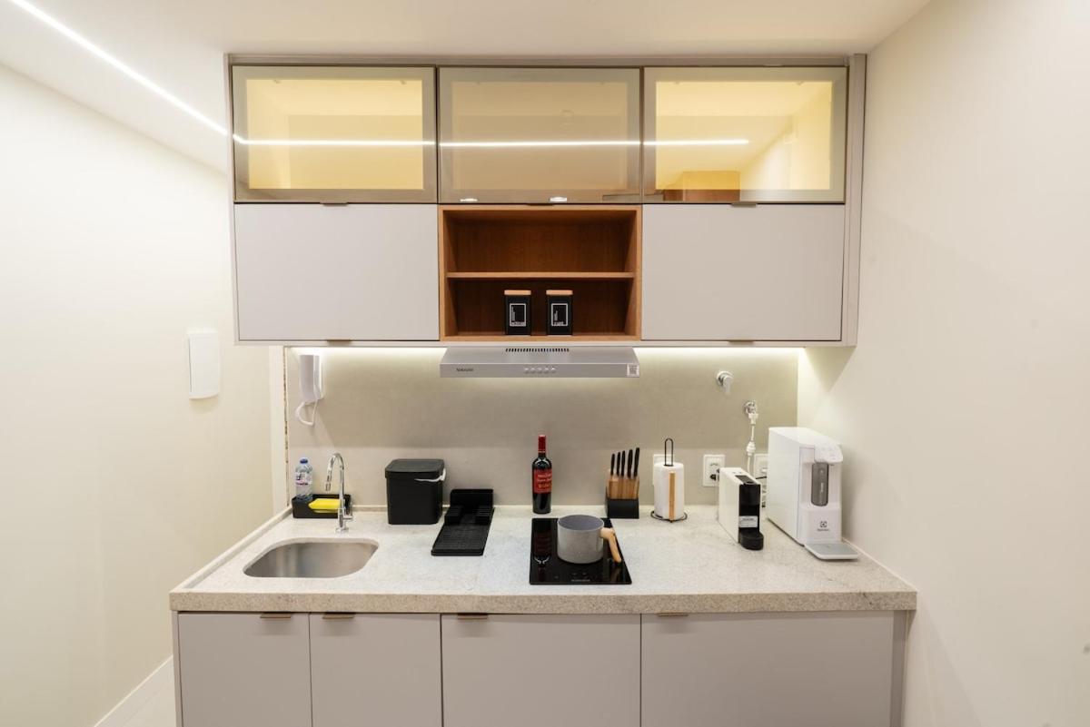 Designer apt Steps from Copacana Beach - 4