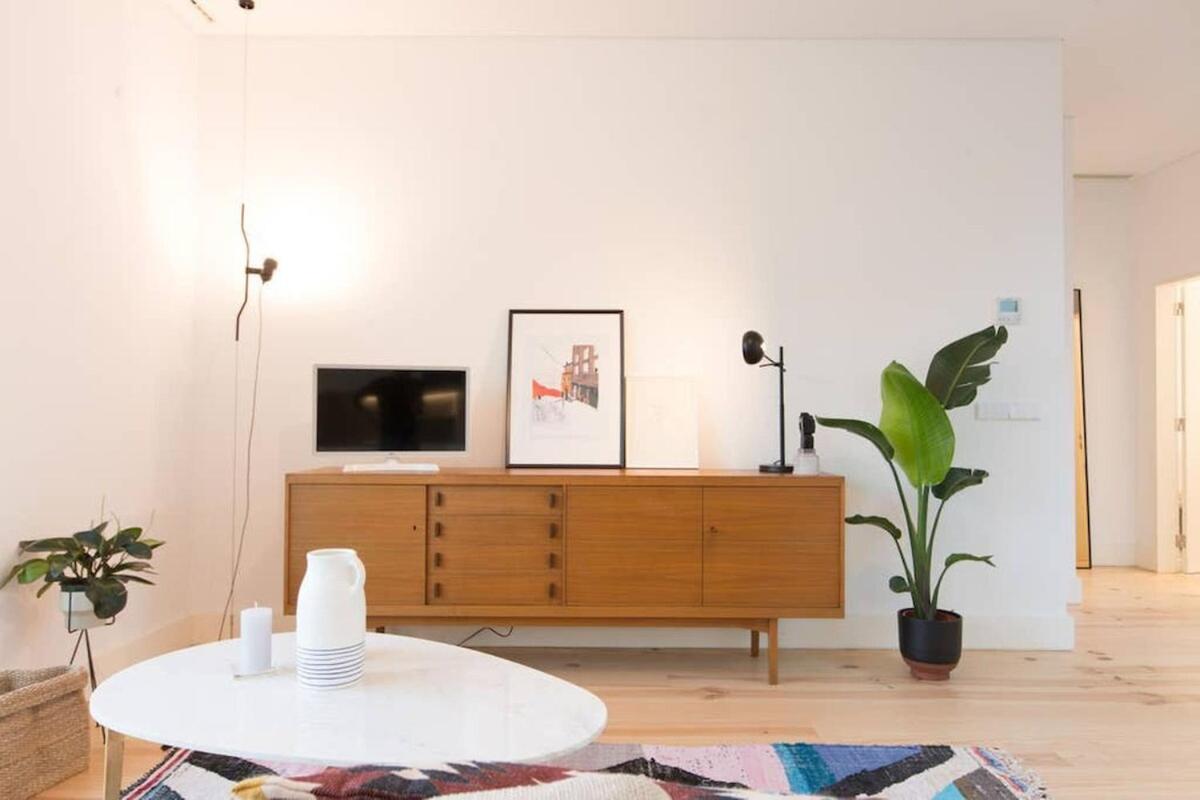 Wave of Light in Lisbon by Innkeeper - 3