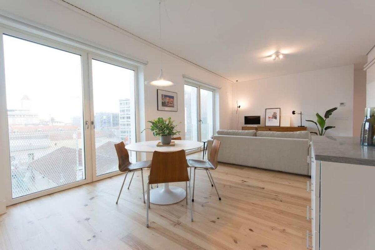 Wave of Light in Lisbon by Innkeeper - 4