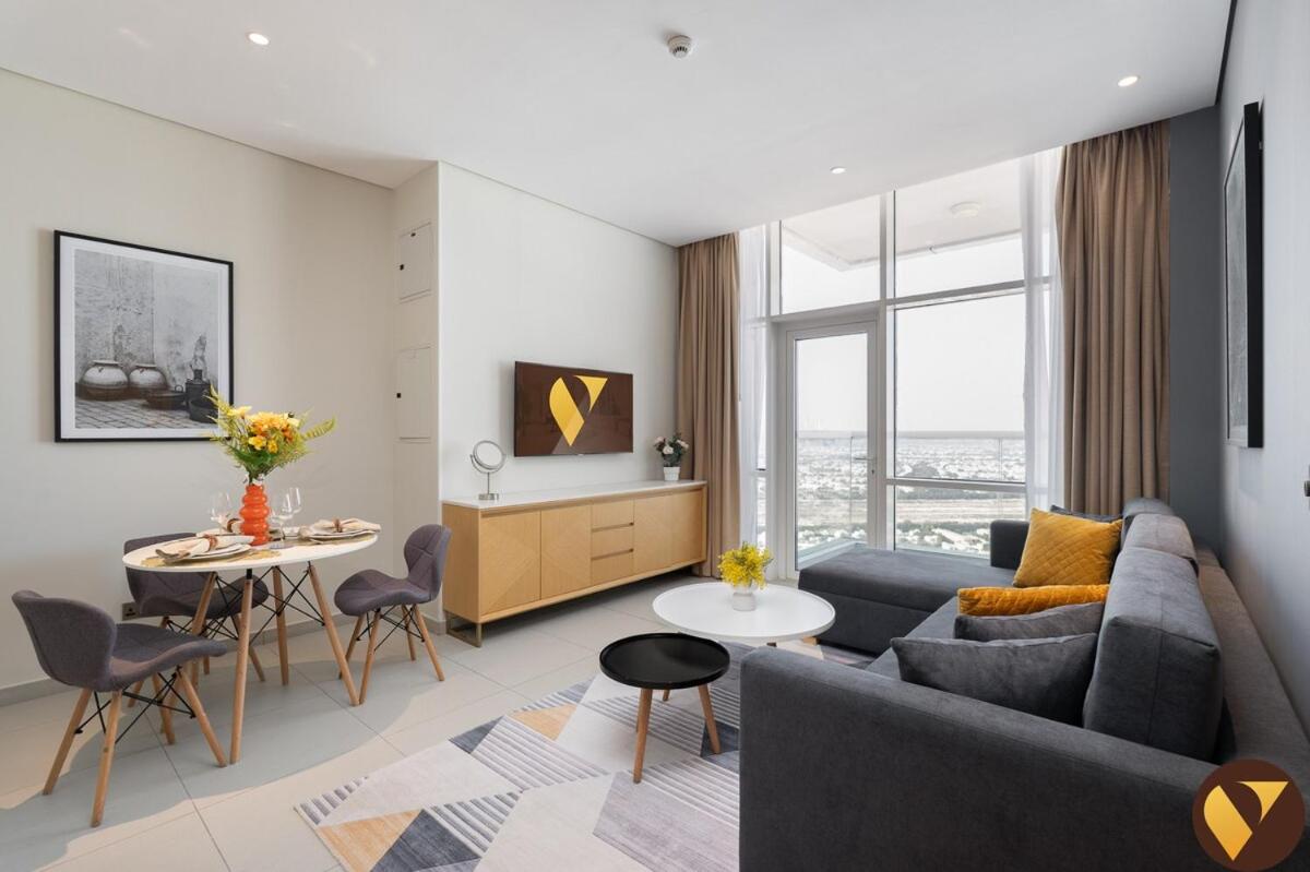 Vogue Vacation Homes, JVT Novotel near Springs Souk Mall, One Bedroom apartment with Balcony and Vibrant Community View, Access to all Amenities - 2