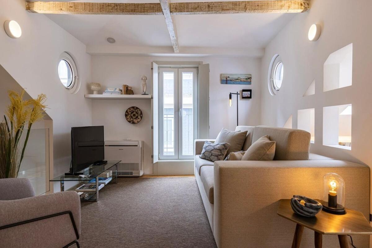 Condessa IV by Innkeeper - 2