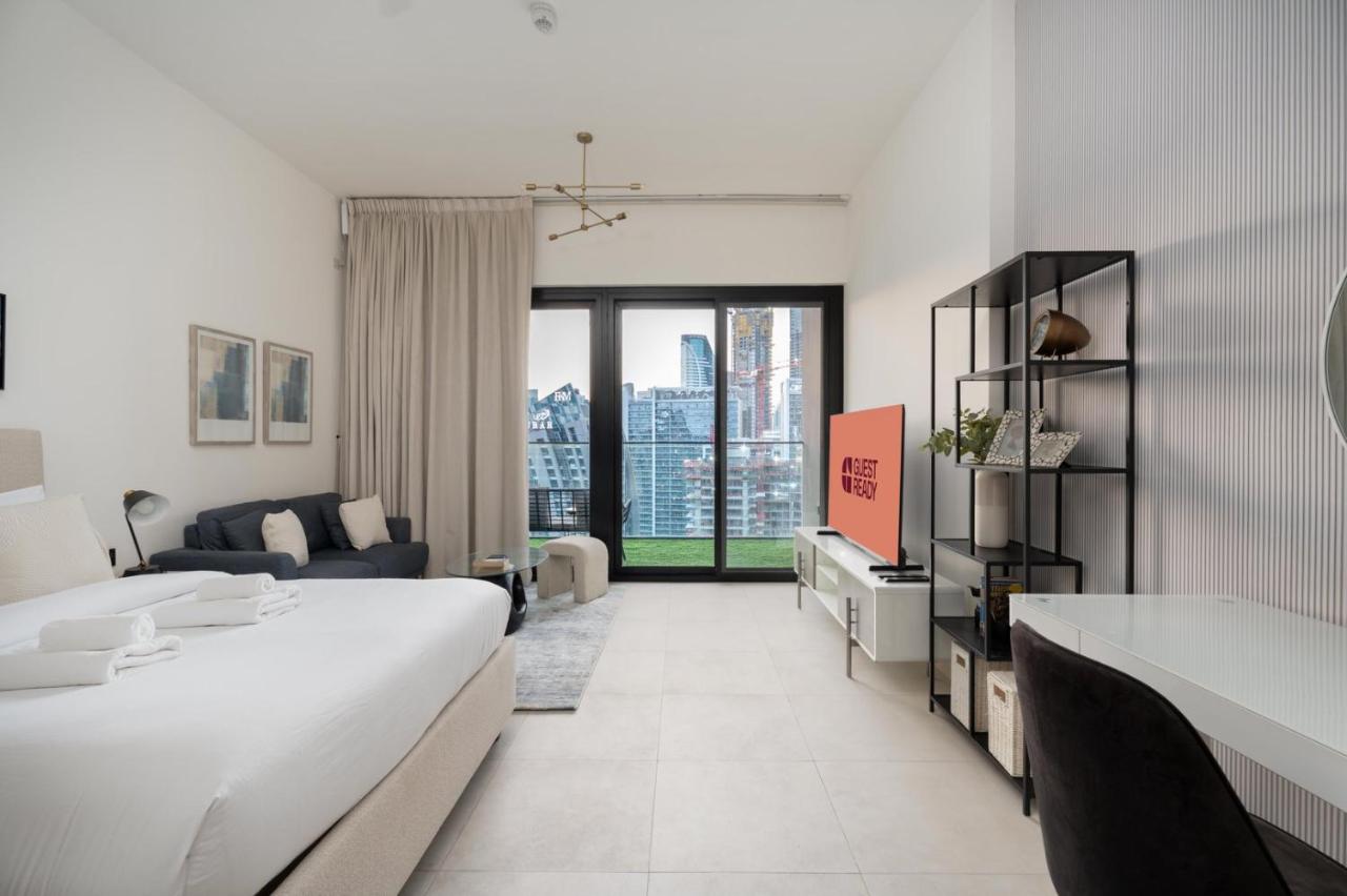 GuestReady - Studio l Partial Burj Khalifa View - 4