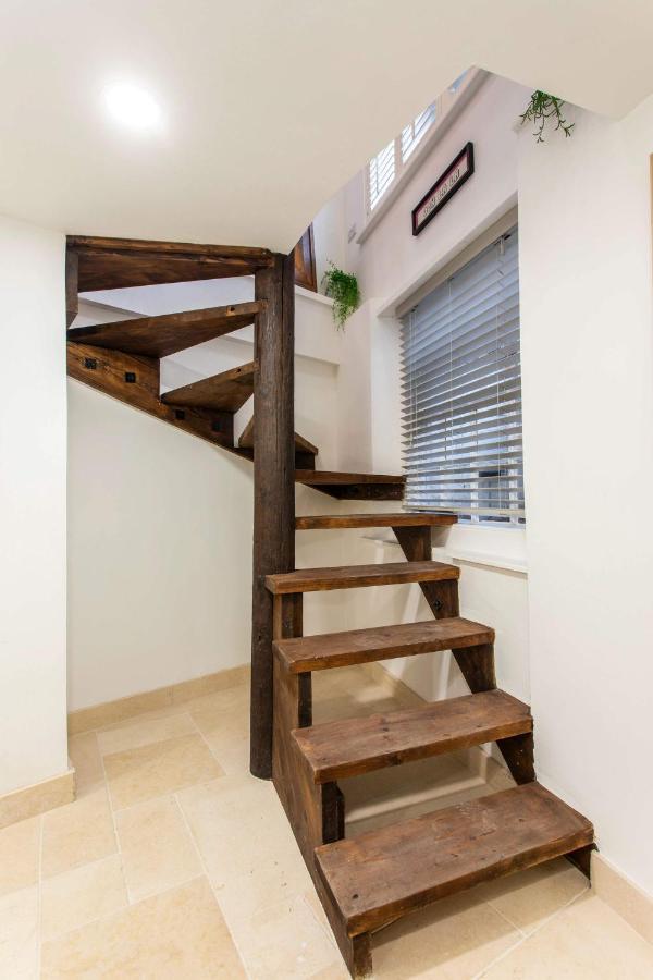 Bijou central maisonette - 2