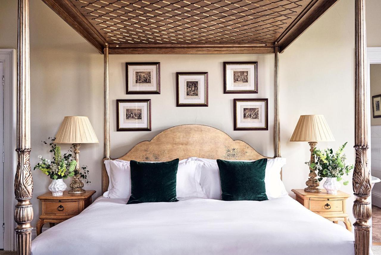 Feature Room