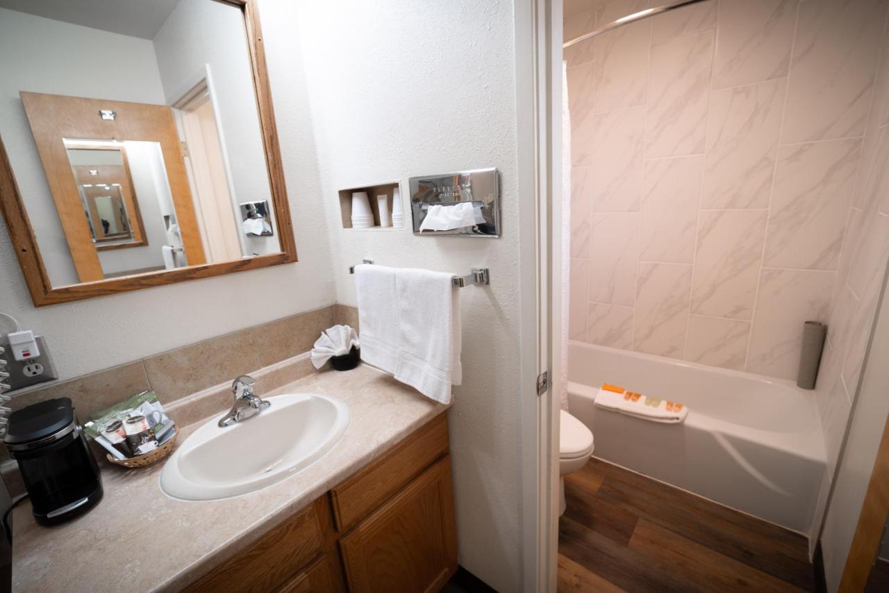 Clover Creek Inn — photo 19