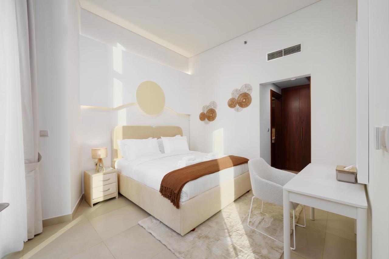 Downtown Luxury Two Bedroom Apartment I Conntected To Dubai Mall And Metro I Steps Away From Burj Khalifa I by Luxury Space - 3