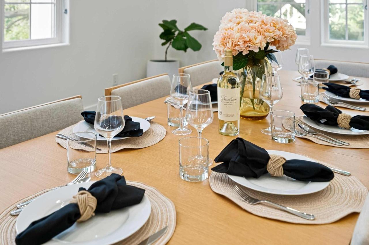 New Listing Valley Bungalow by Colby & Conrad - 4