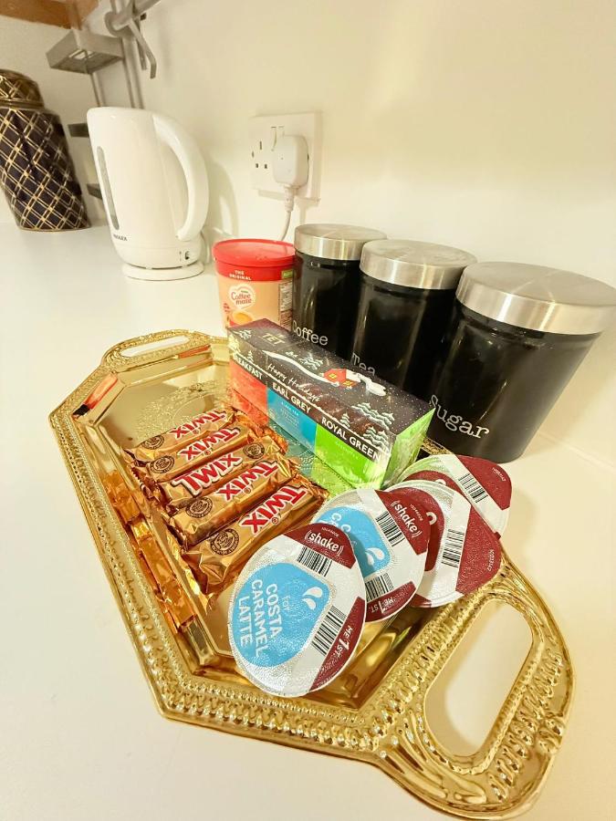 Designer 1-Bed Flat by Tower Bridge - 4