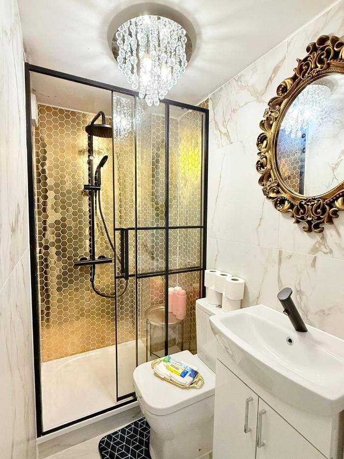 Designer 1-Bed Flat by Tower Bridge - 3