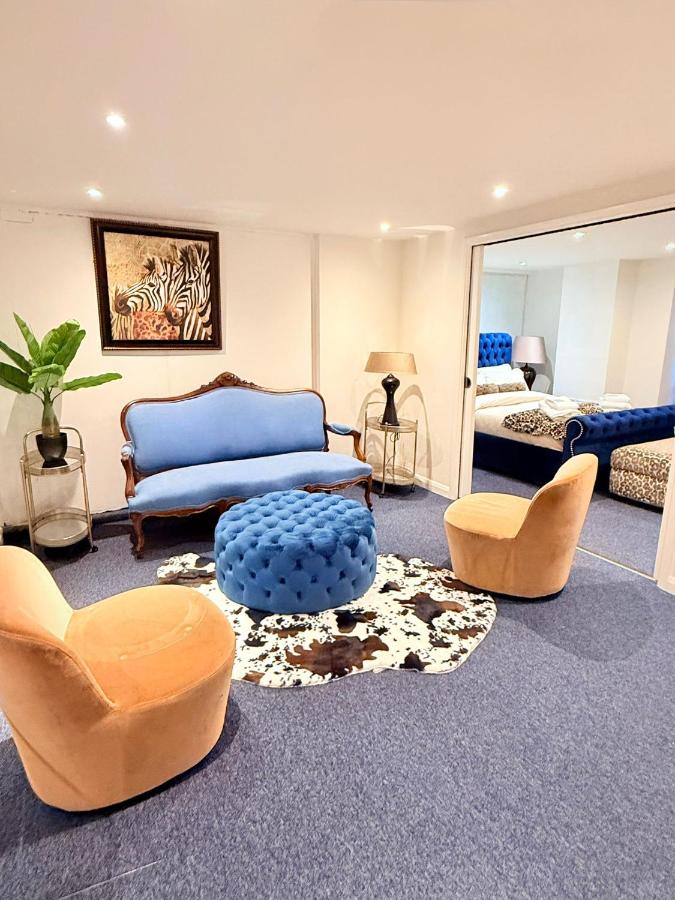 Designer 1-Bed Flat by Tower Bridge - 2