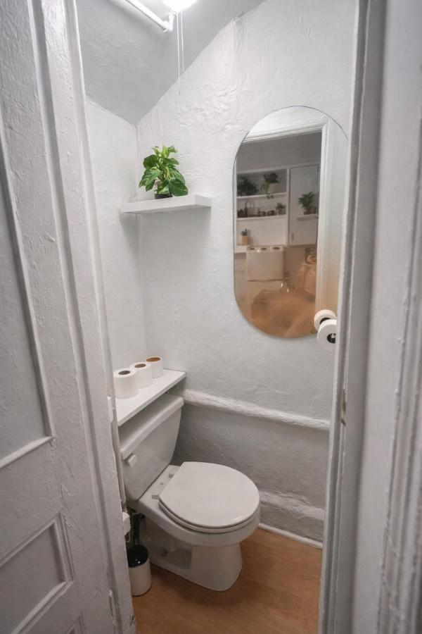 Cozy Little Italy Retreat Steps from SoHo - 4