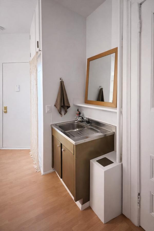 Cozy Little Italy Retreat Steps from SoHo - 5