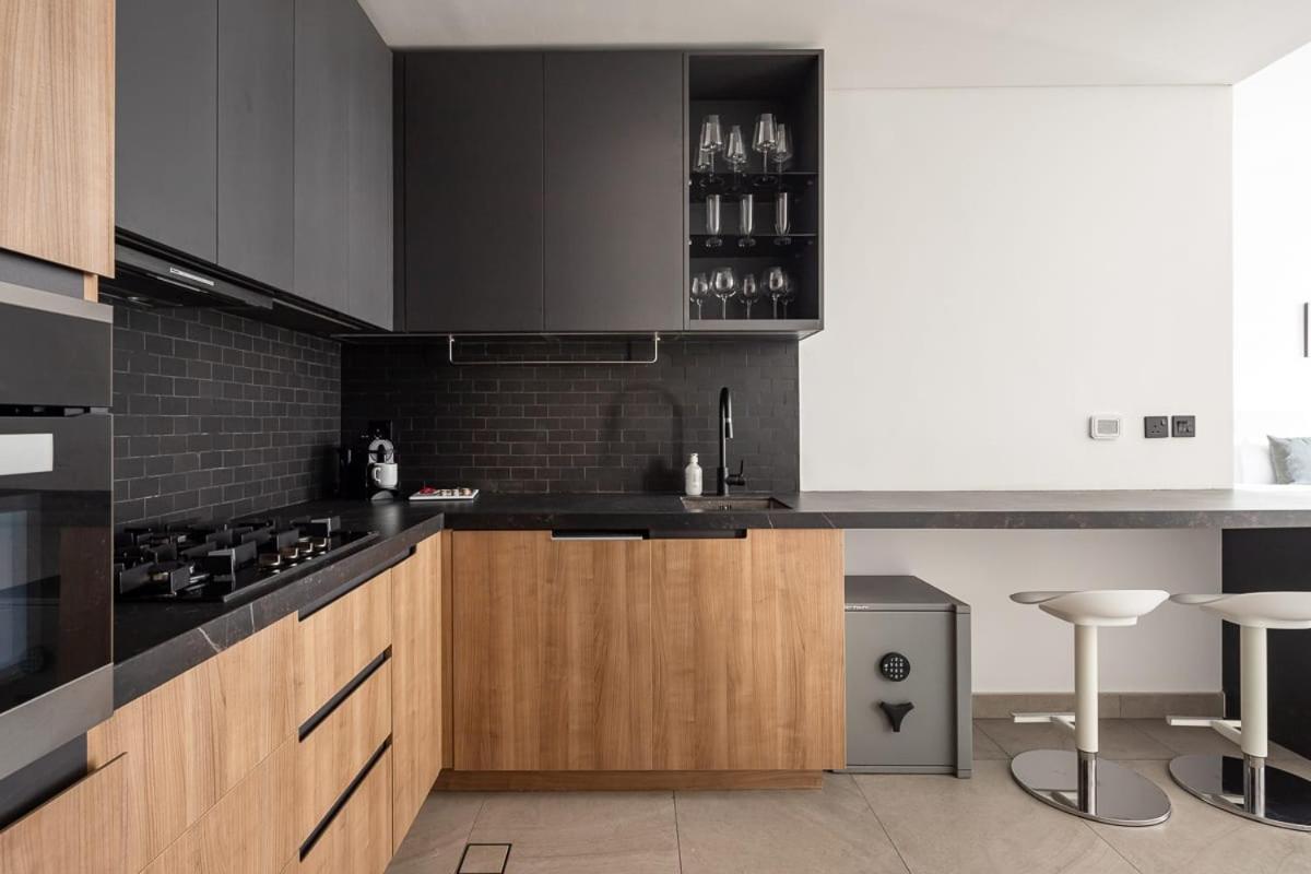 Frank Porter - DT1 Tower - 4