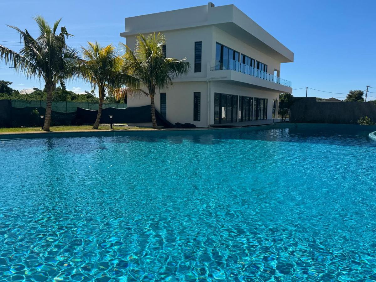 Naccara Luxe Apartment Grand Baie Beachside - 4