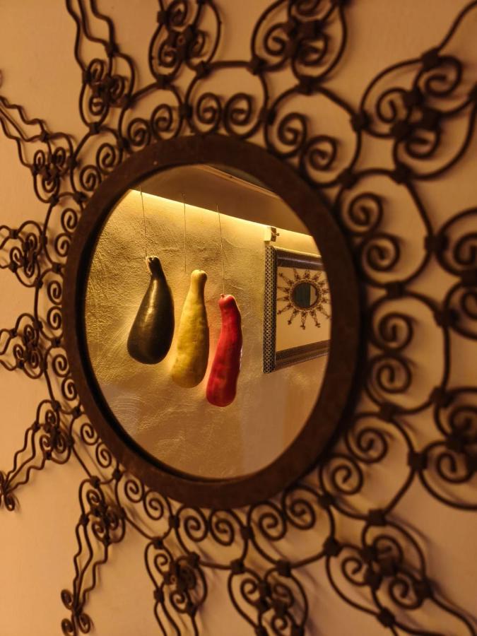 maison Noé , chambre au rez de chaussée ,un lit double, sale de bain privative séparer