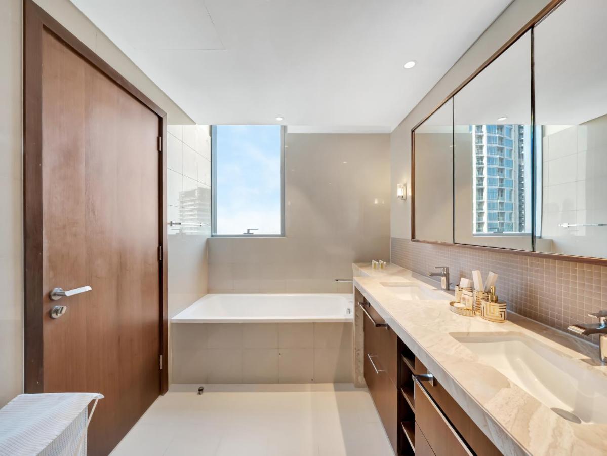 Kensington - Lux 4BR Burj View & Dubai Mall Link! - 3