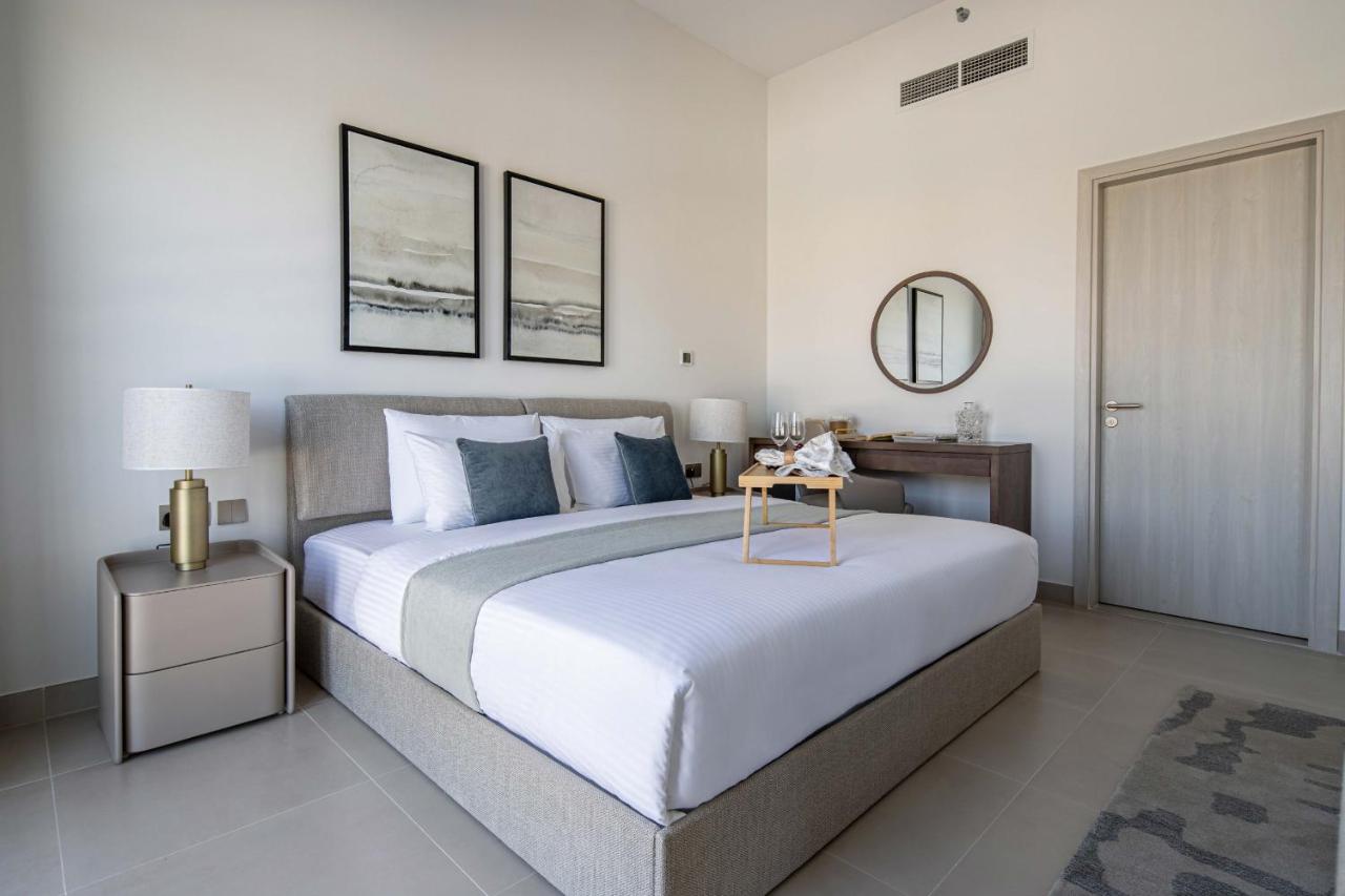 AUH499 - 217 Yas Golf - 3