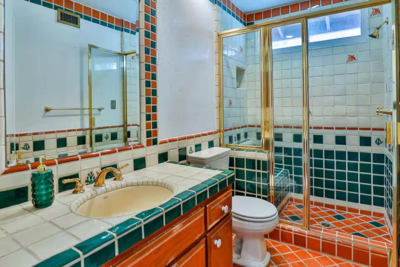 Sherman Oaks Tennis Estate with Pool + Spa - 3