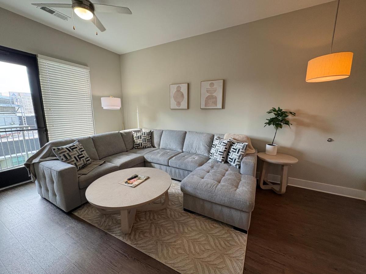 -NEW-The Nash Luxe, Pool, Gym, Nightlife!