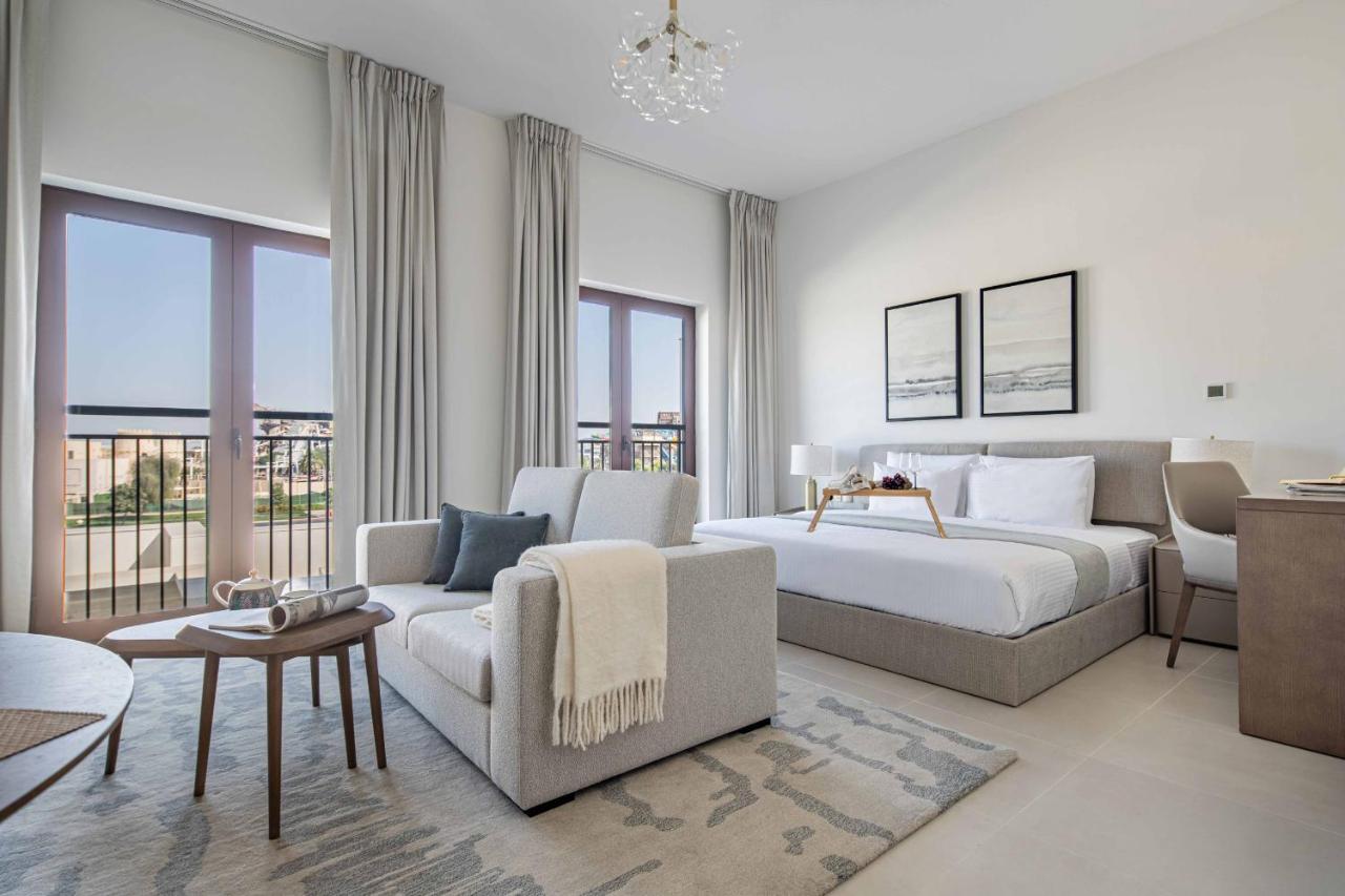 AUH499 - 217 Yas Golf