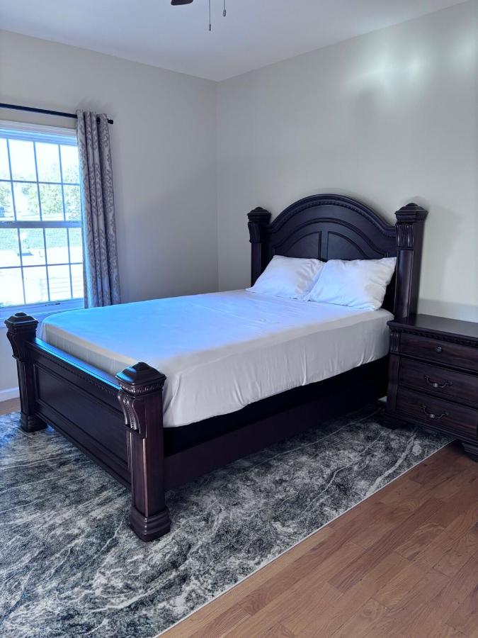 Luxury 3 BedRoom Apartment with Private Entrance plus Free Parking