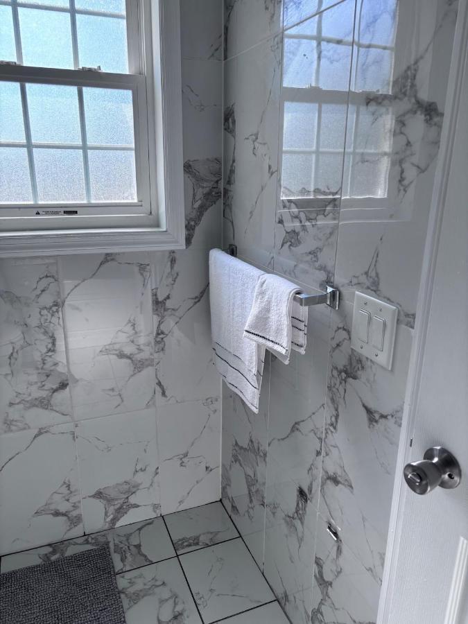 Luxury 3 BedRoom Apartment with Private Entrance plus Free Parking - 3