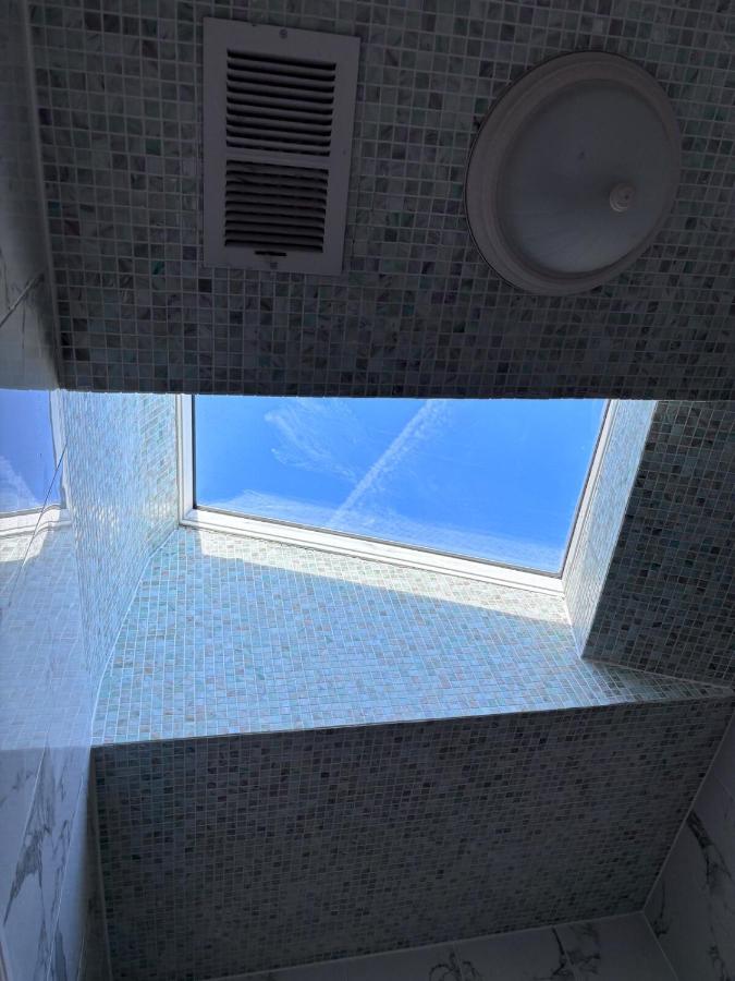 Luxury 3 BedRoom Apartment with Private Entrance plus Free Parking - 4