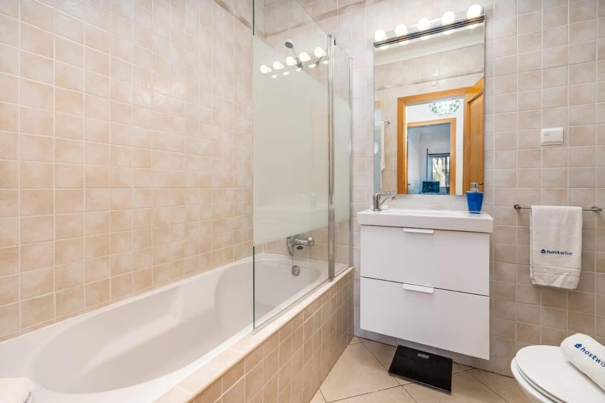 Bright & Comfortable Flat by HostWise - 5